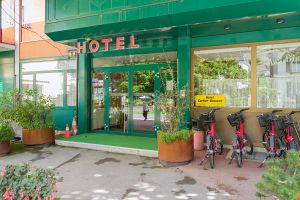 domus hotel alpes rhone martigny entree  raphael fiorina 